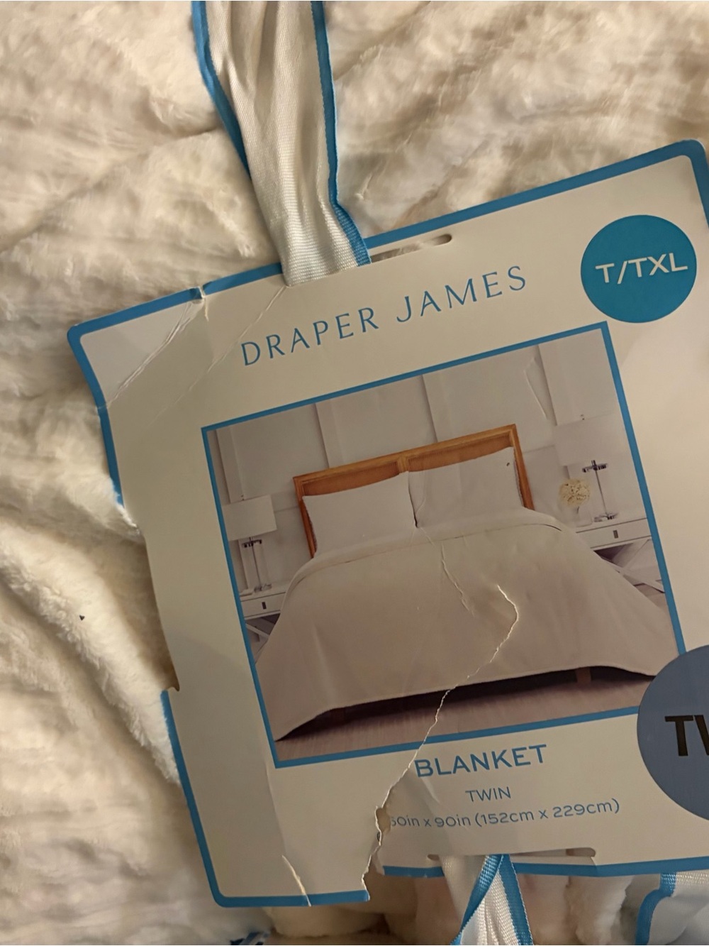 NEW Draper James Cream Super Plush Twin/Twin XL Blanket